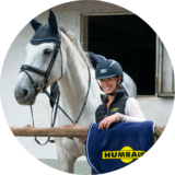 Isabella Moßbrugger avec son cheval | © Humbaur GmbH