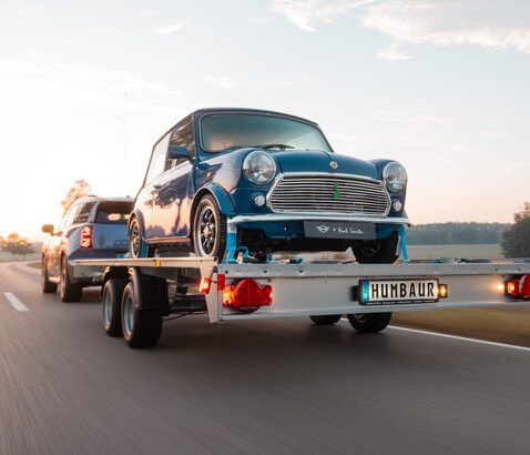 Humbaur MTK, Nachts vor Stadtskyline  | © Humbaur GmbH